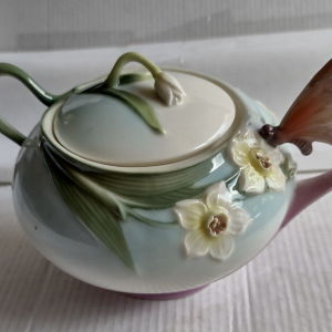 Franz Porcelain Stunning Butterfly Lidded Sugar Bowl 4"H X 5.5" W XP1877