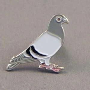 RACING PIGEON PIN BADGE