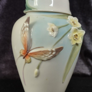 Franz Porcelain Stunning Endless Beauty 9" Papillion Butterfly Ginger Jar RARE