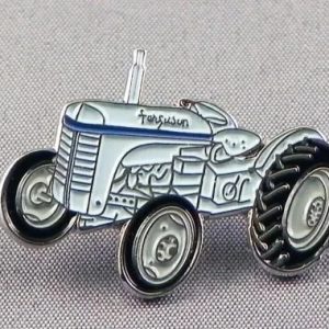 CLASSIC 1950'S STYLE TRACTOR PIN BADGE
